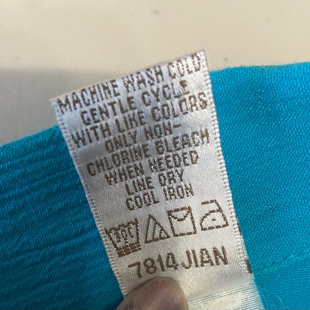 Draper's & Damon's Blue Crinkle Button Down Top - Picture 11 of 11